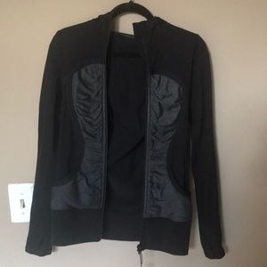 Black lululemon zip jacket sz 4